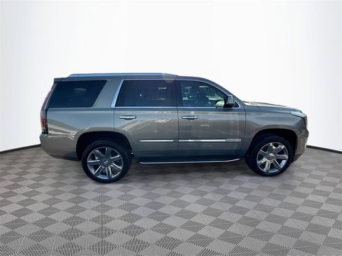Used 2018 Cadillac Escalade Luxury image 9