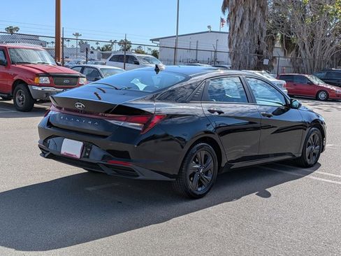 Used 2021 Hyundai Elantra SEL image 5