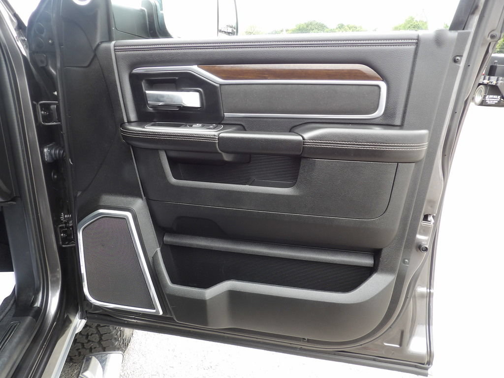Used 2022 RAM 2500 Laramie AWD/4WD image 38