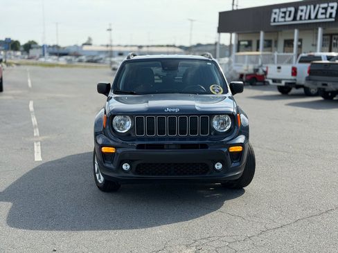 Used 2022 Jeep Renegade Latitude AWD/4WD image 2