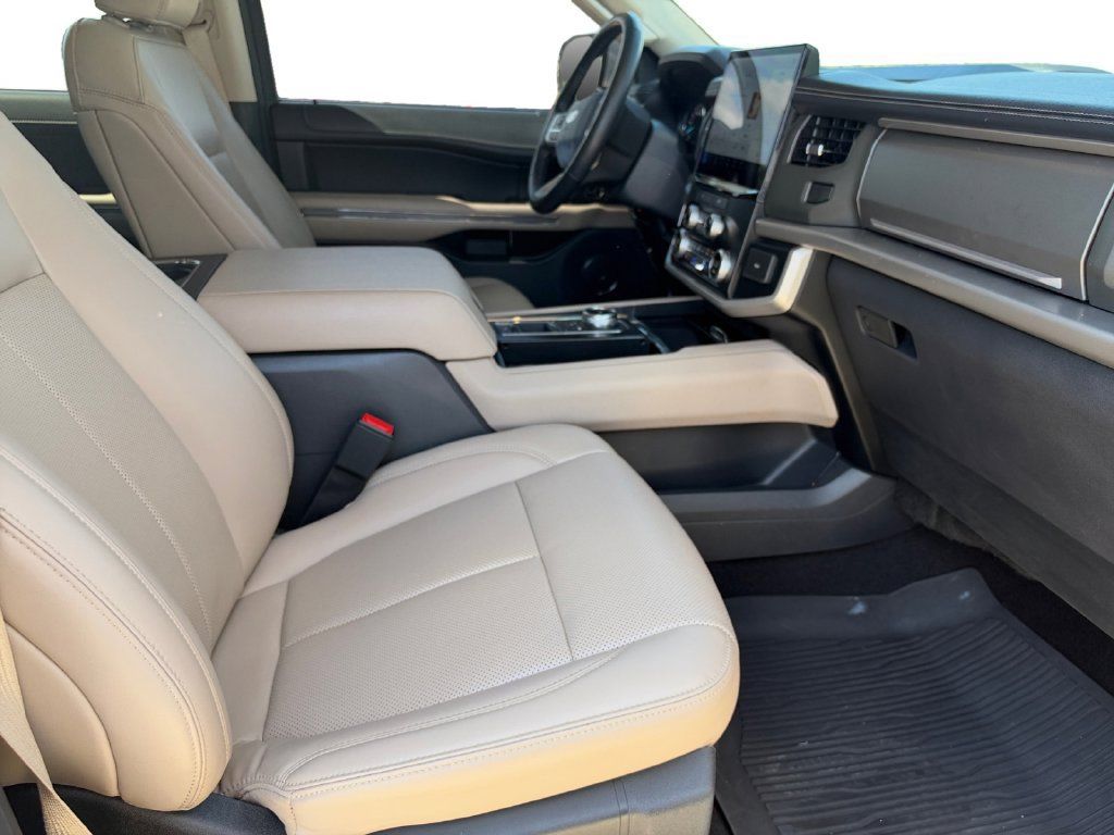 Used 2024 Ford Expedition XLT RWD image 16