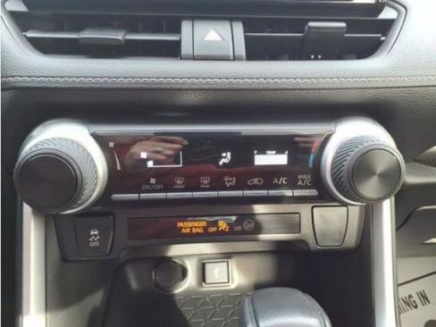 Used 2022 Toyota RAV4 LE image 6