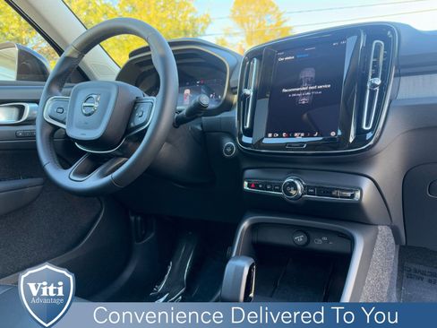 Certified 2025 Volvo XC40 B5 Core w/ Protection Package Premier image 32