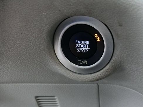 Used 2022 Chrysler Pacifica Touring-L FWD image 21