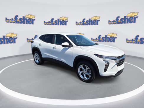 Certified 2024 Chevrolet Trax LS w/ LS Convenience Package FWD image 3