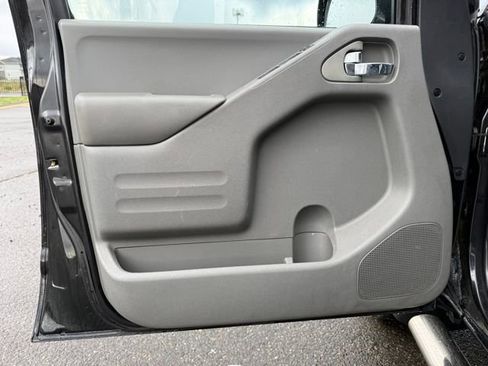 Used 2019 Nissan Frontier SV image 16