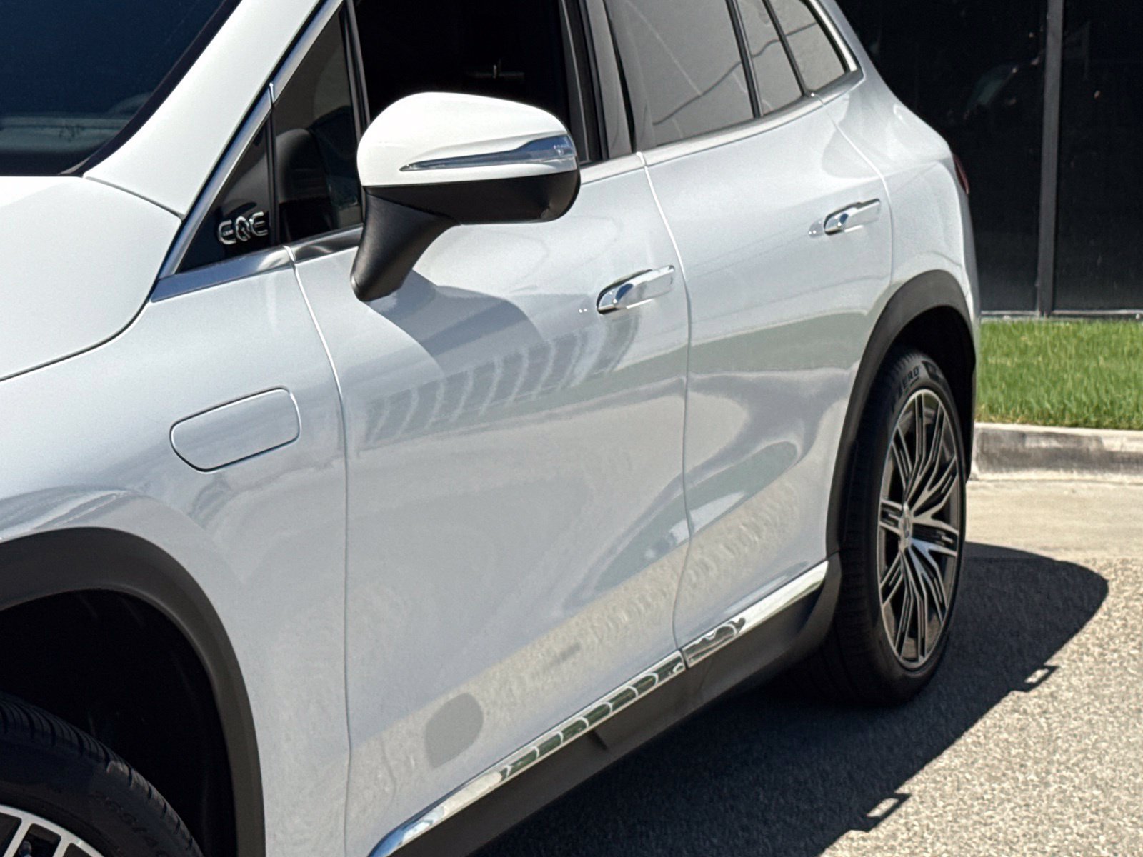 Used 2023 Mercedes-Benz EQE 500 4MATIC SUV image 4