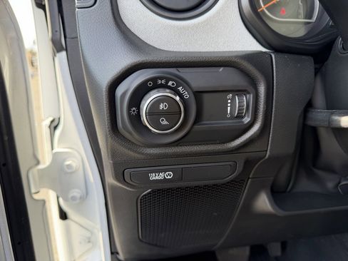 Used 2024 Jeep Gladiator Sport image 16