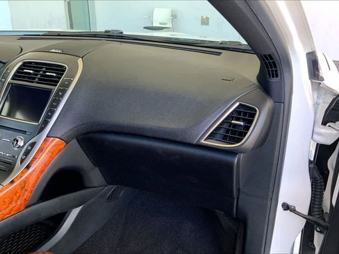 Used 2020 Lincoln Nautilus Reserve w/ Equipment Group 201A image 18