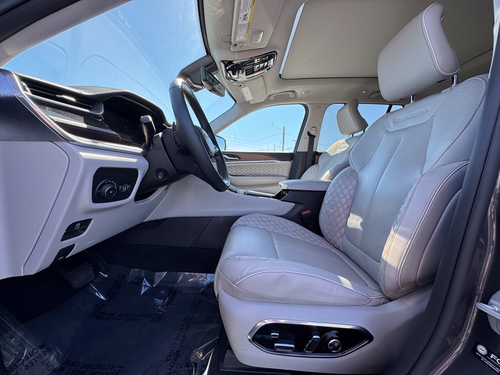 Used 2023 Jeep Grand Cherokee Summit w/ Adv Protech Group IV RWD image 24