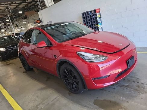 Used 2023 Tesla Model Y Long Range AWD/4WD image 3