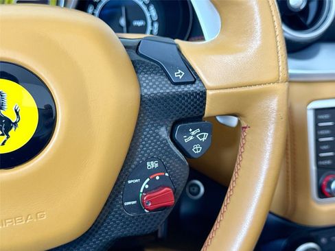 Used 2016 Ferrari California T image 25