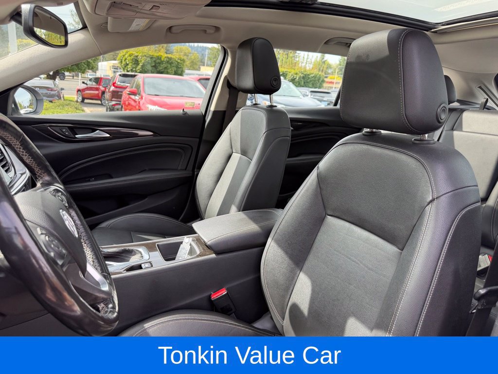 Used 2018 Buick Regal Essence w/ Driver Confidence Package #1 AWD/4WD image 16