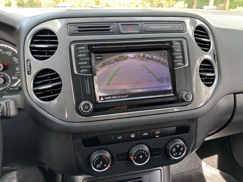 Used 2017 Volkswagen Tiguan Limited w/ Premium Package FWD image 27