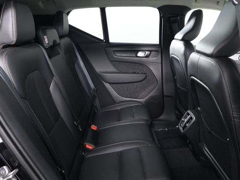 Certified 2025 Volvo XC40 B5 Plus AWD/4WD image 30