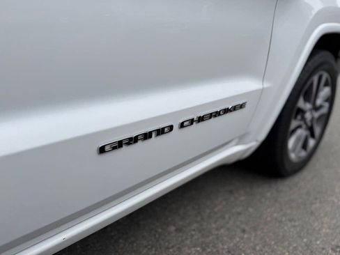 Used 2018 Jeep Grand Cherokee Overland AWD/4WD image 28