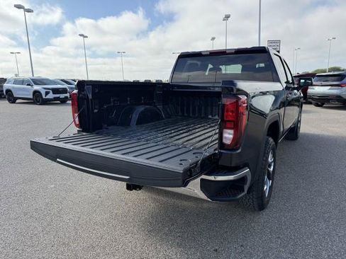 New 2026 GMC Sierra 1500 SLE image 8