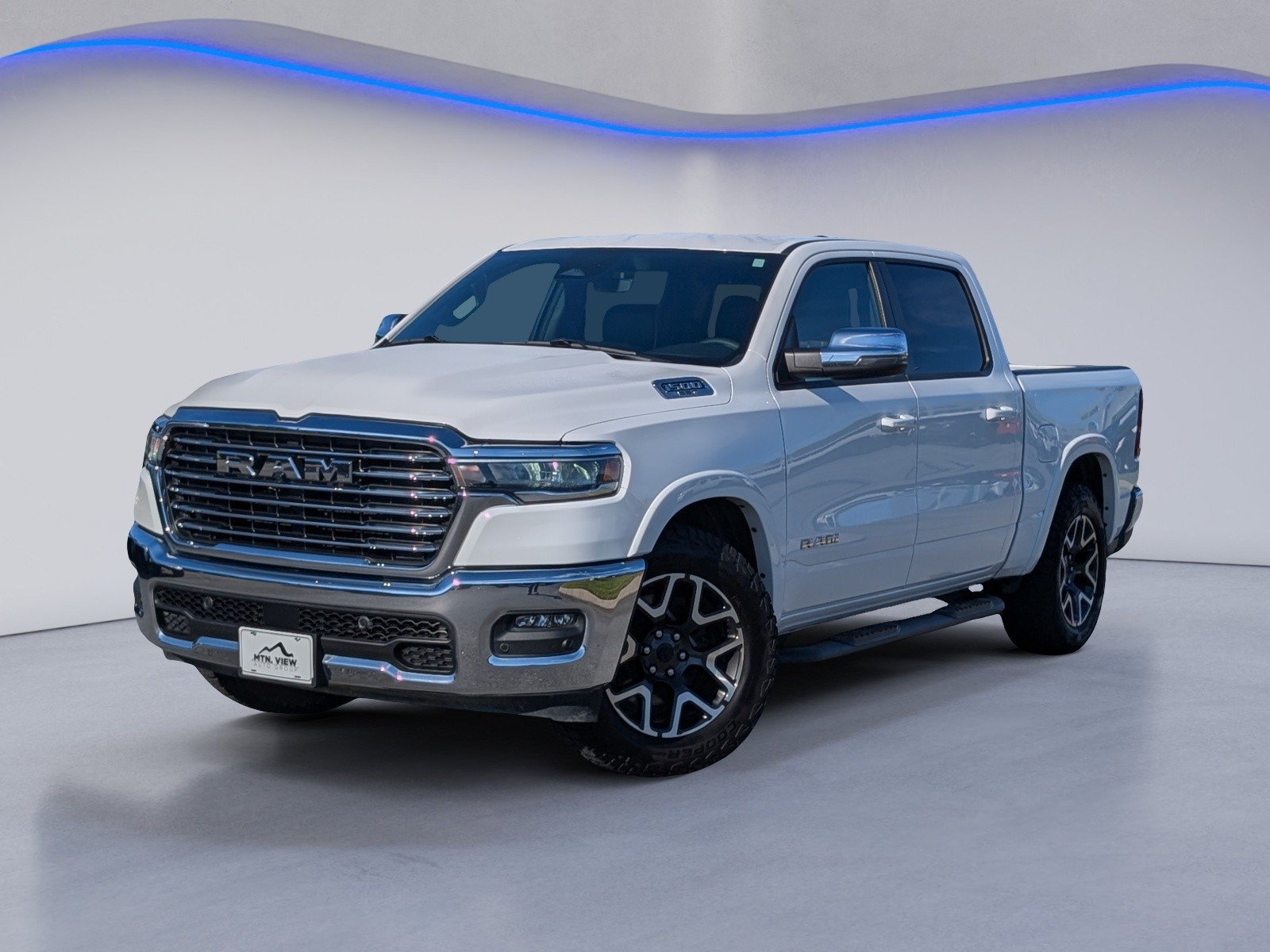 Used 2025 RAM 1500 Laramie AWD/4WD image 2