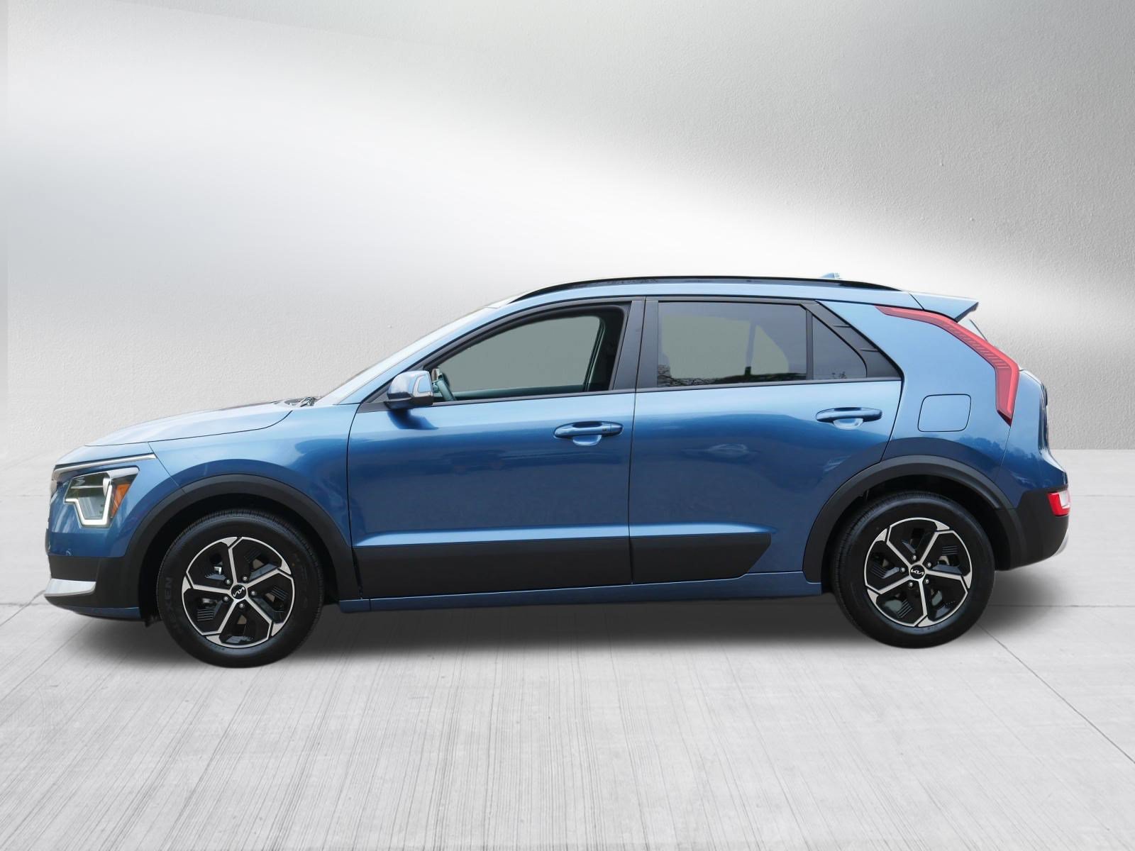 Used 2025 Kia Niro EX FWD image 4