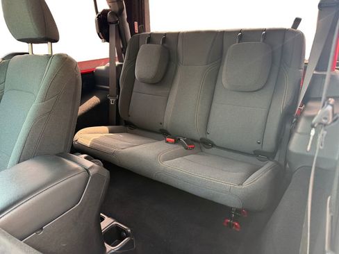 Used 2025 Jeep Wrangler Willys image 13