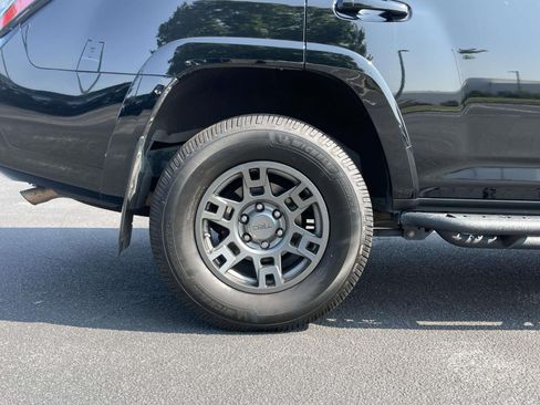 Used 2020 Toyota 4Runner Venture w/ Moonroof Package AWD/4WD image 7