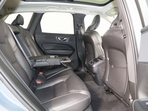 Used 2022 Volvo XC60 B5 Inscription w/ Climate Package image 14