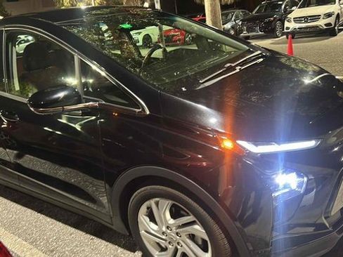 Used 2022 Chevrolet Bolt LT image 2