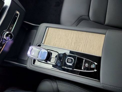 New 2026 Volvo XC90 B5 Core image 26