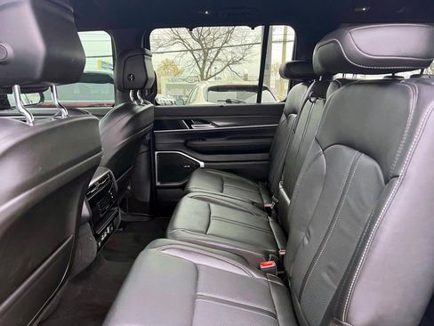 Used 2023 Jeep Wagoneer Series III w/ Convenience Group I image 11