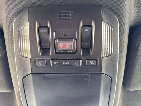 Used 2022 Toyota Highlander XSE AWD/4WD image 26
