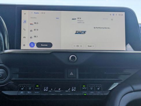 Used 2026 Toyota Crown Platinum image 17