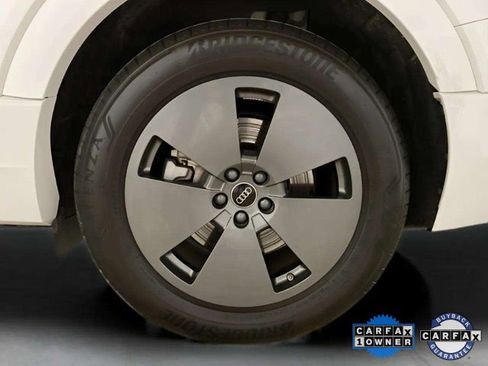 Used 2024 Audi Q8 e-tron Premium image 91