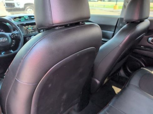 Used 2018 Kia Soul ! FWD image 14