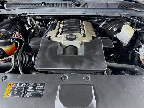 Used 2019 Cadillac Escalade Premium Luxury w/ Escalade Sport Edition image 34