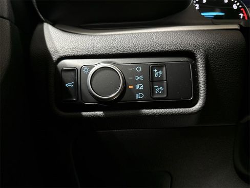 Used 2023 Ford Explorer XLT image 17