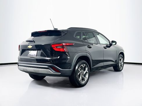 Used 2025 Chevrolet Trax LT image 9