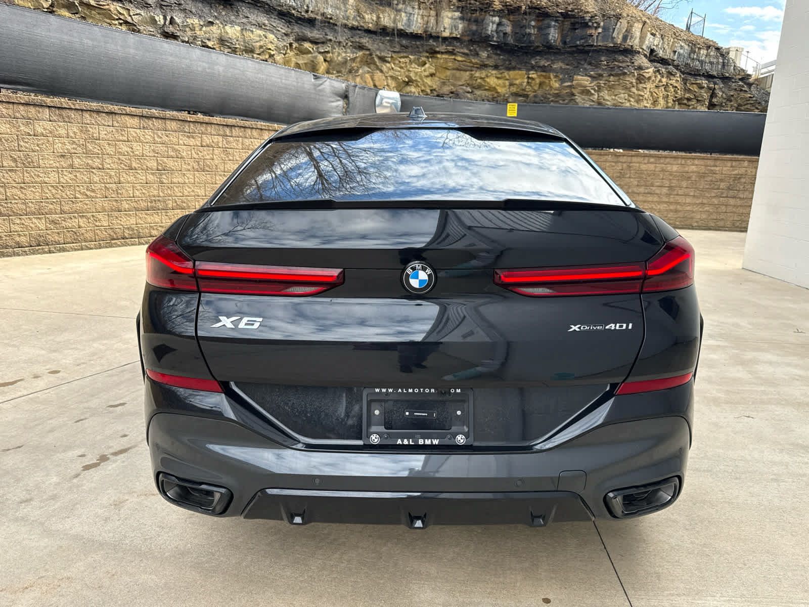 Used 2026 BMW X6 xDrive40i w/ Climate Comfort Package AWD/4WD image 4