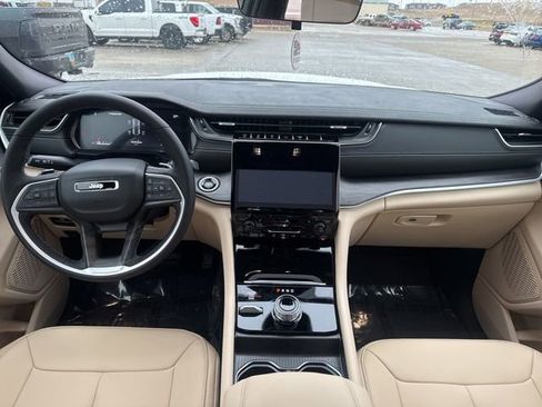 New 2025 Jeep Grand Cherokee Limited w/ Trailer Tow Package image 10