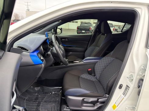 Used 2021 Toyota C-HR XLE image 10