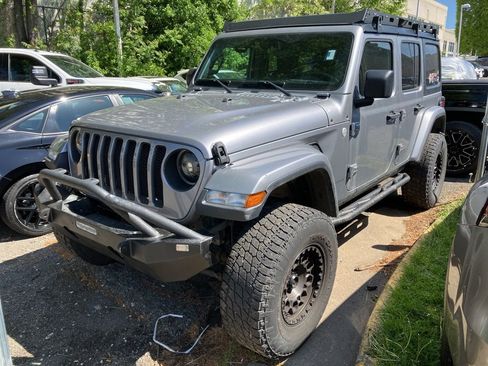 Used 2020 Jeep Wrangler Unlimited Sahara AWD/4WD image 5