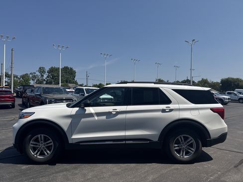 Used 2023 Ford Explorer XLT w/ Equipment Group 202A AWD/4WD image 4