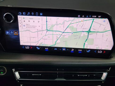 Used 2025 Chevrolet Traverse LT FWD image 18