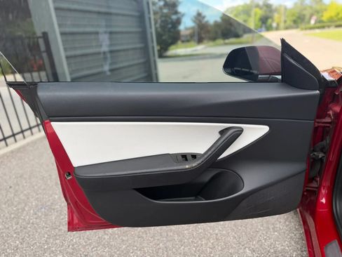 Used 2020 Tesla Model 3 Standard Range Plus RWD image 19