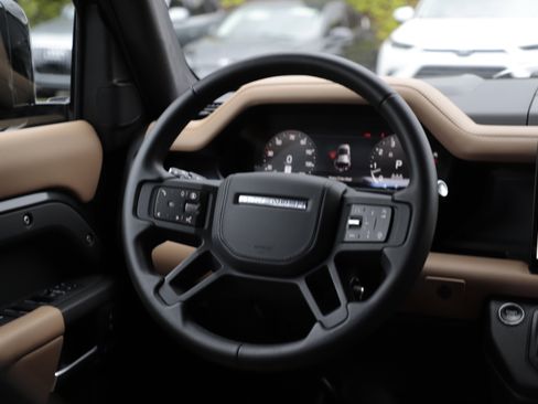 Used 2025 Land Rover Defender 110 X AWD/4WD image 19