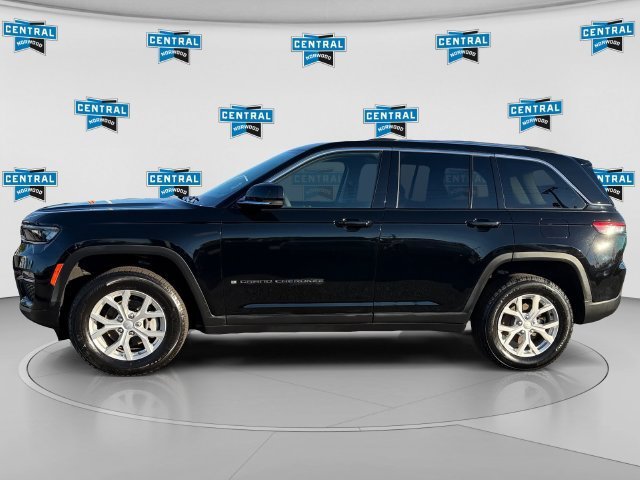 Certified 2023 Jeep Grand Cherokee Limited AWD/4WD image 3