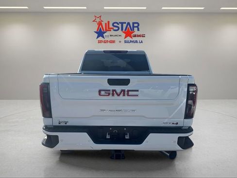 Used 2025 GMC Sierra 2500 AT4 AWD/4WD image 4