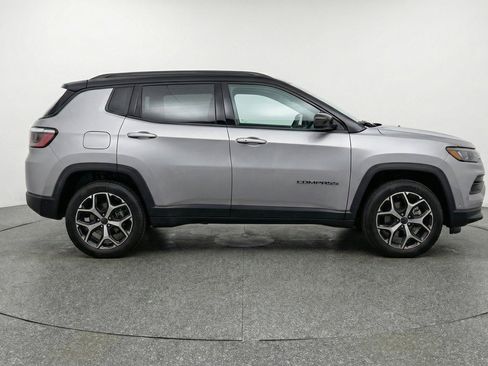 Used 2025 Jeep Compass Limited AWD/4WD image 11