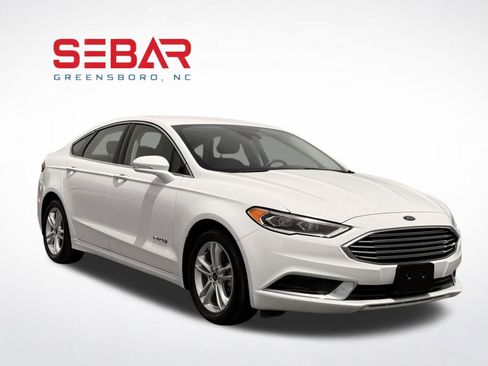 Used 2018 Ford Fusion SE w/ Equipment Group 602A FWD image 3