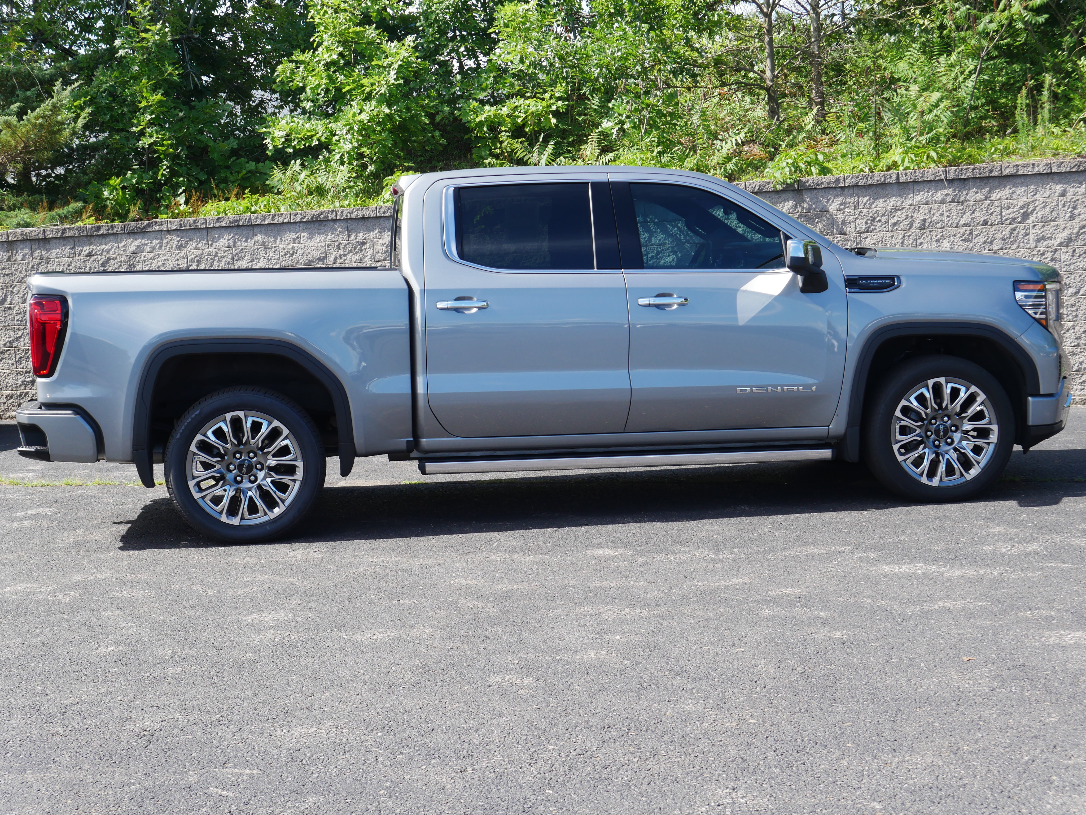 Certified 2023 GMC Sierra 1500 Denali Ultimate AWD/4WD image 10