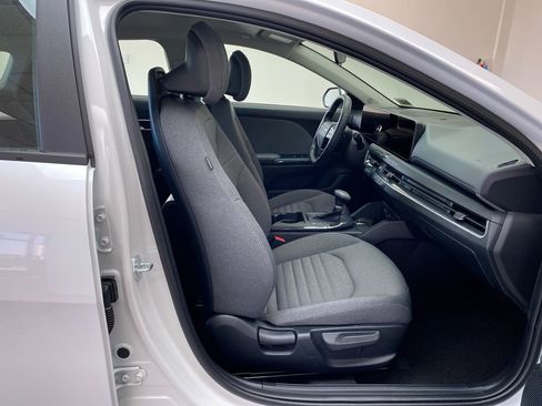 Certified 2025 Kia K4 EX image 28